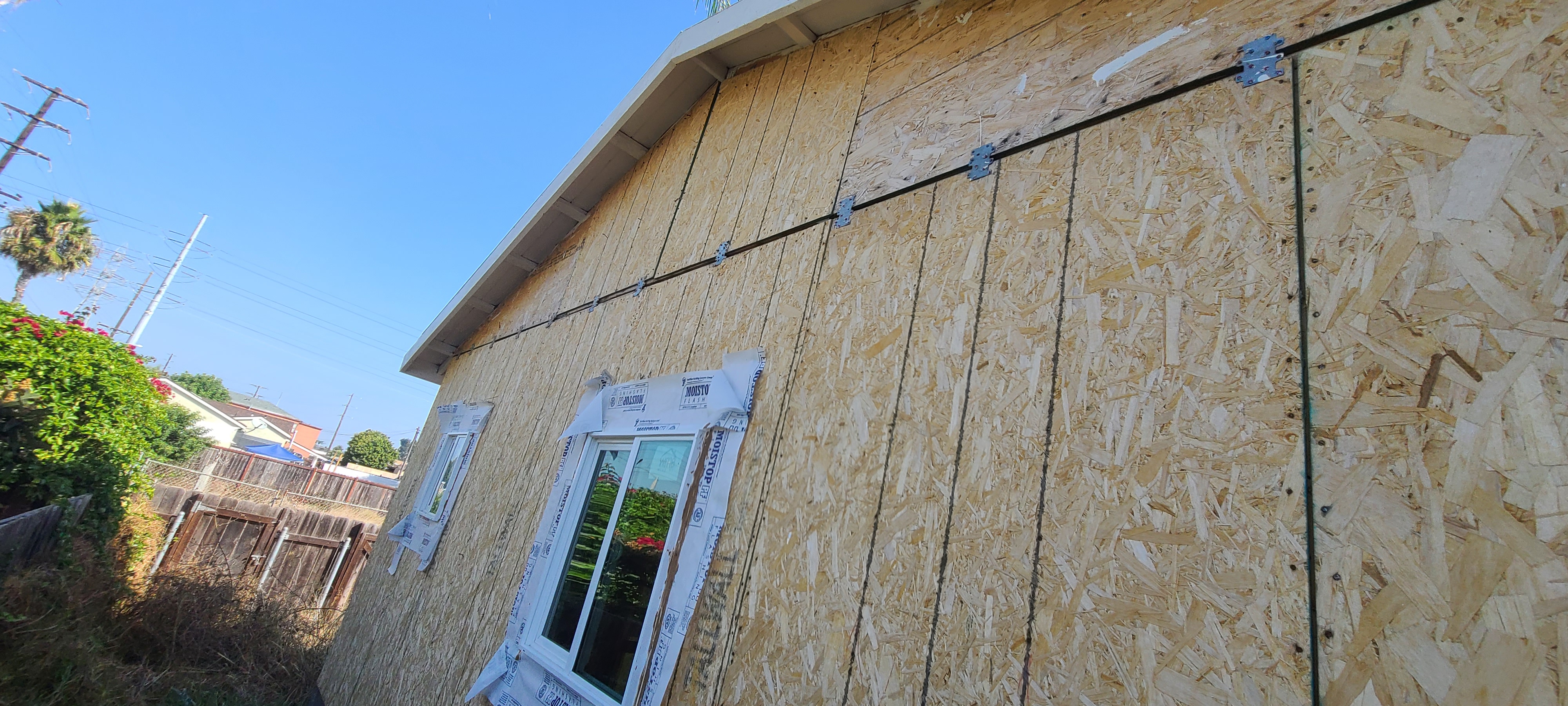Sheathed wall with window openings on a new structure